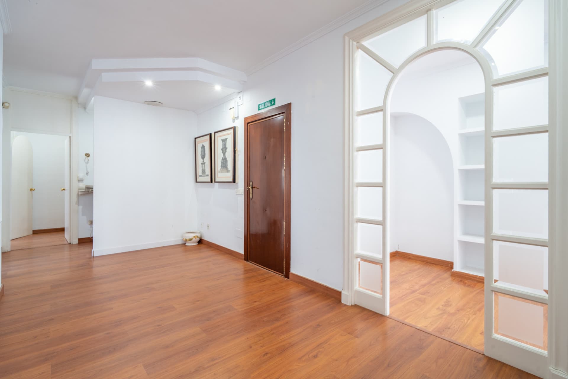 Rental office in La Malagueta, located in one of the most exclusive and demanded areas of Malaga, ideal for companies, professional offices or any activity that seeks breadth, comfort and excellent location.