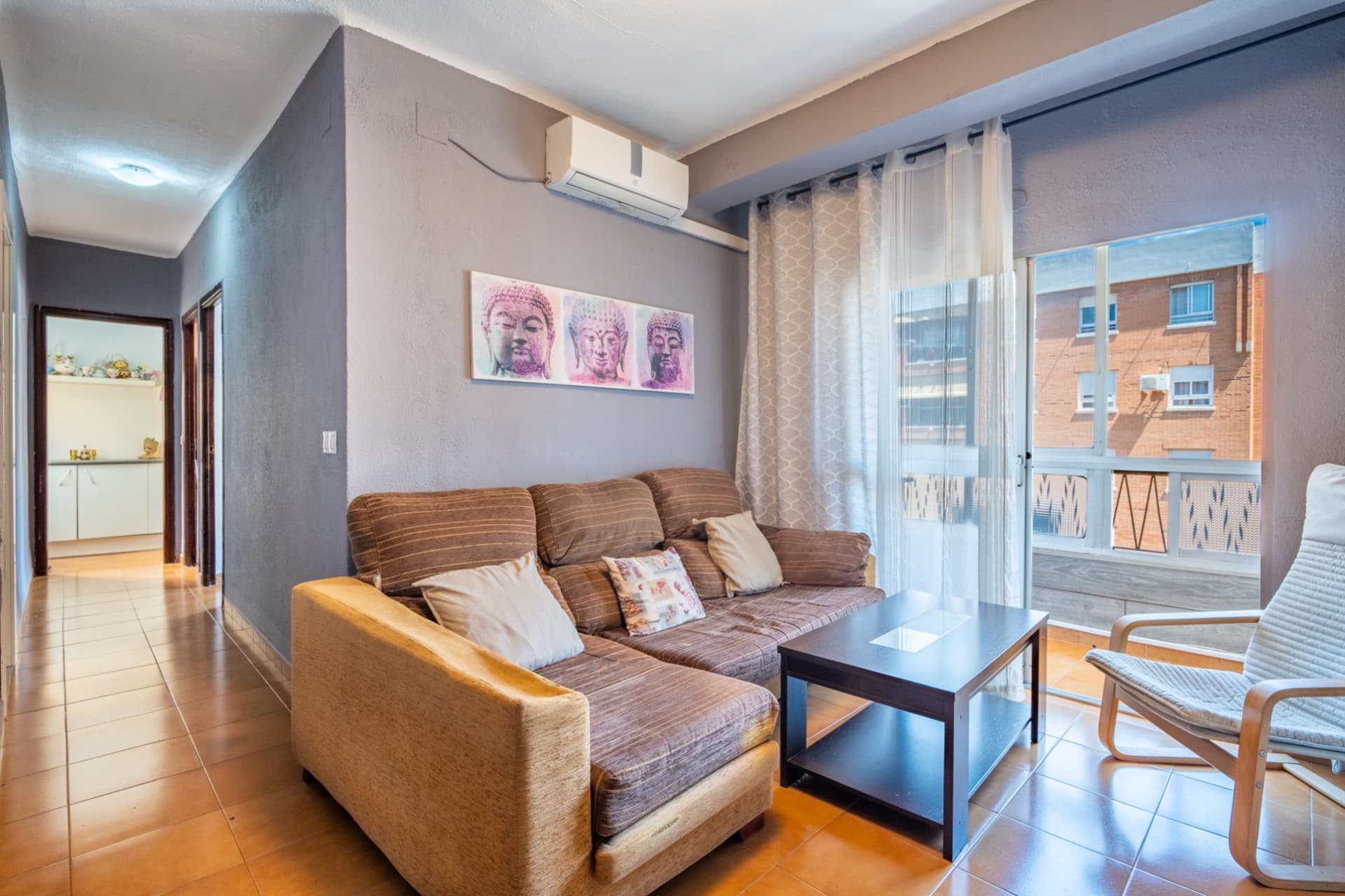 We present this 2 bedroom apartment located in one of the most demanded areas of Malaga, on Avenida Carlos Haya, a privileged location combining comfort, services and excellent communications.