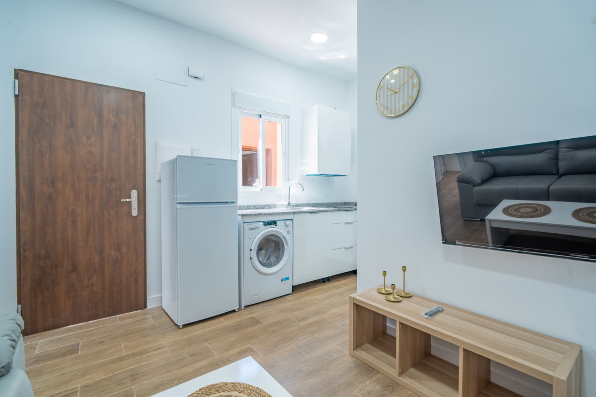 El Palo - New apartment in a house with charm and design We present this cozy apartment completely new, located in an authentic house in El Palo, one of the most soulful neighborhoods in Malaga, where life is enjoyed just steps from the sea.