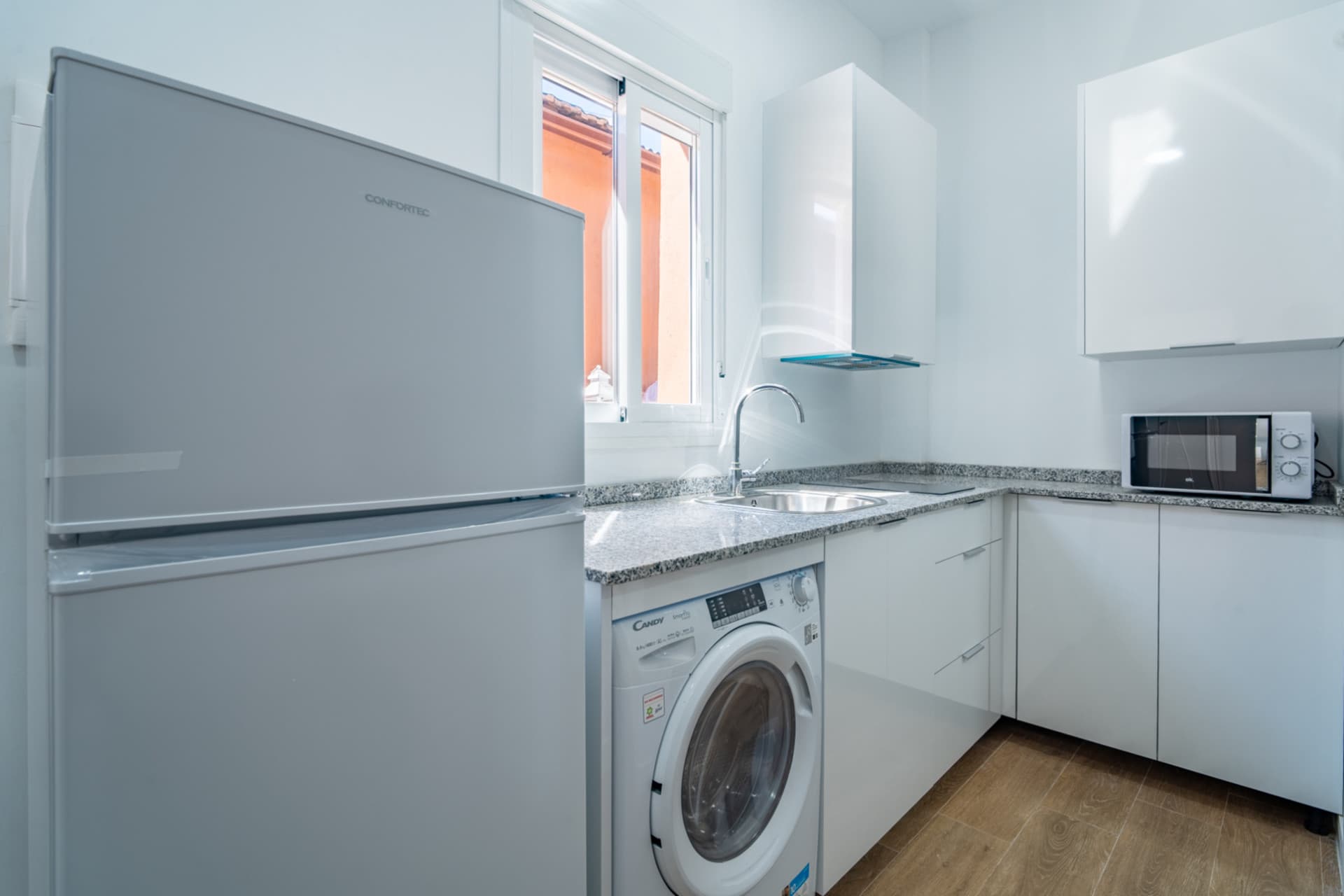 El Palo - New apartment in a house with charm and design We present this cozy apartment completely new, located in an authentic house in El Palo, one of the most soulful neighborhoods in Malaga, where life is enjoyed just steps from the sea.