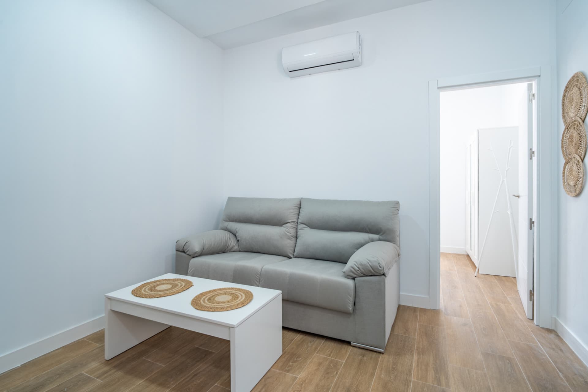 El Palo - New apartment in a house with charm and design We present this cozy apartment completely new, located in an authentic house in El Palo, one of the most soulful neighborhoods in Malaga, where life is enjoyed just steps from the sea.