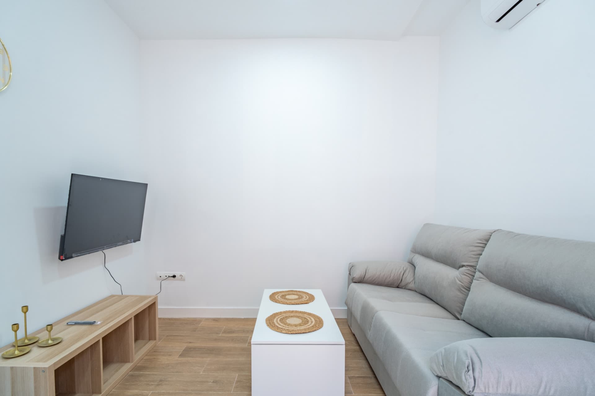 El Palo - New apartment in a house with charm and design We present this cozy apartment completely new, located in an authentic house in El Palo, one of the most soulful neighborhoods in Malaga, where life is enjoyed just steps from the sea.