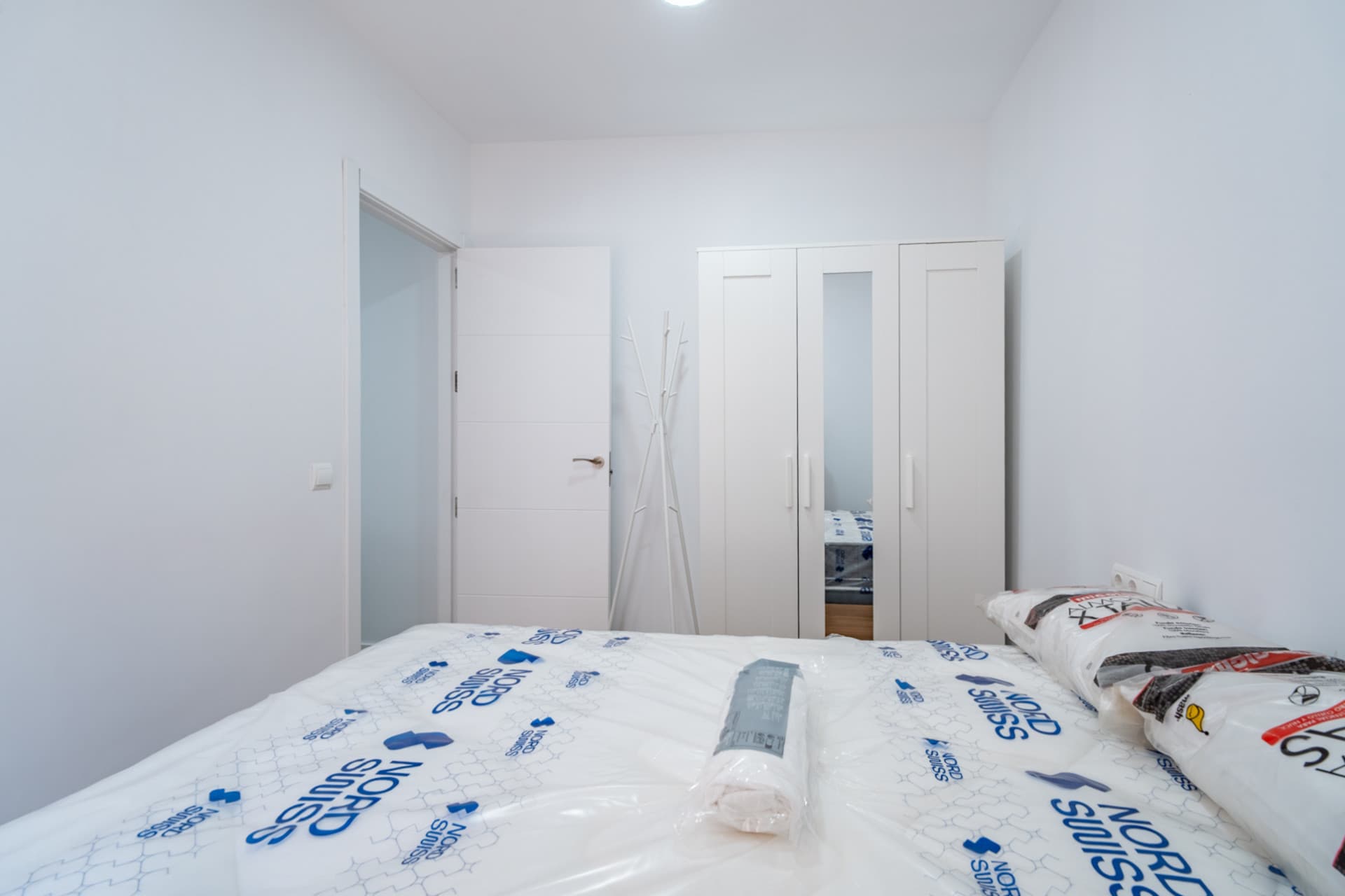 We present you this cozy apartment completely brand new, located in an authentic house kills in El Palo, one of the most soulful neighborhoods in Malaga, where life is enjoyed just a few steps from the sea.