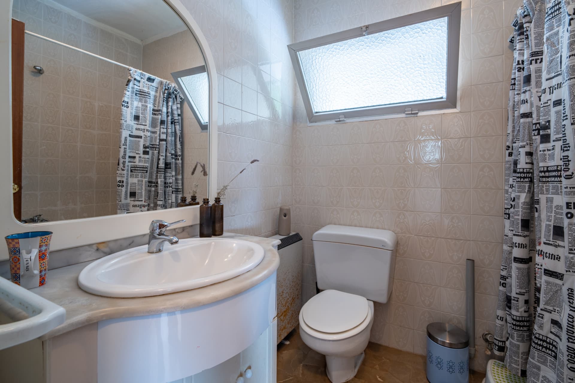 Villa with Panoramic Views in El Candado This property is located at the end of a quiet street without exit at the top of El Candado. Its location guarantees total privacy and offers one of the most clear views of the area, aba