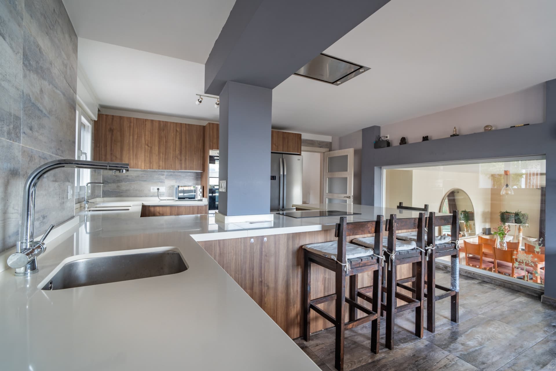 Villa with Panoramic Views in El Candado This property is located at the end of a quiet street without exit at the top of El Candado. Its location guarantees total privacy and offers one of the most clear views of the area, aba