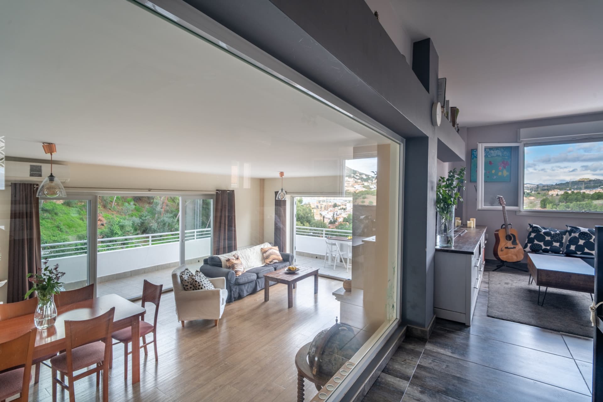 Villa with Panoramic Views in El Candado This property is located at the end of a quiet street without exit at the top of El Candado. Its location guarantees total privacy and offers one of the most clear views of the area, aba