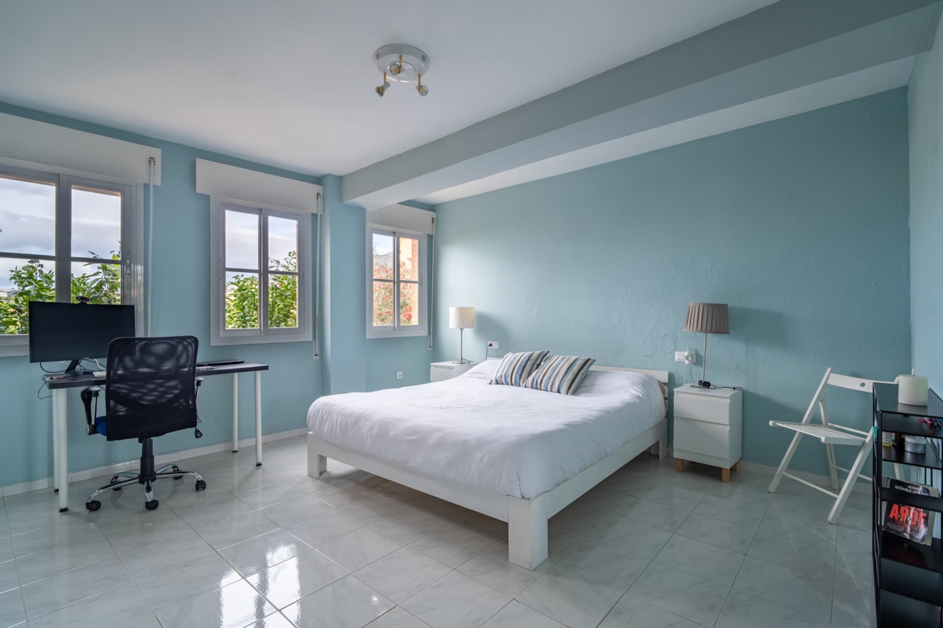 Villa with Panoramic Views in El Candado This property is located at the end of a quiet street without exit at the top of El Candado. Its location guarantees total privacy and offers one of the most clear views of the area, aba