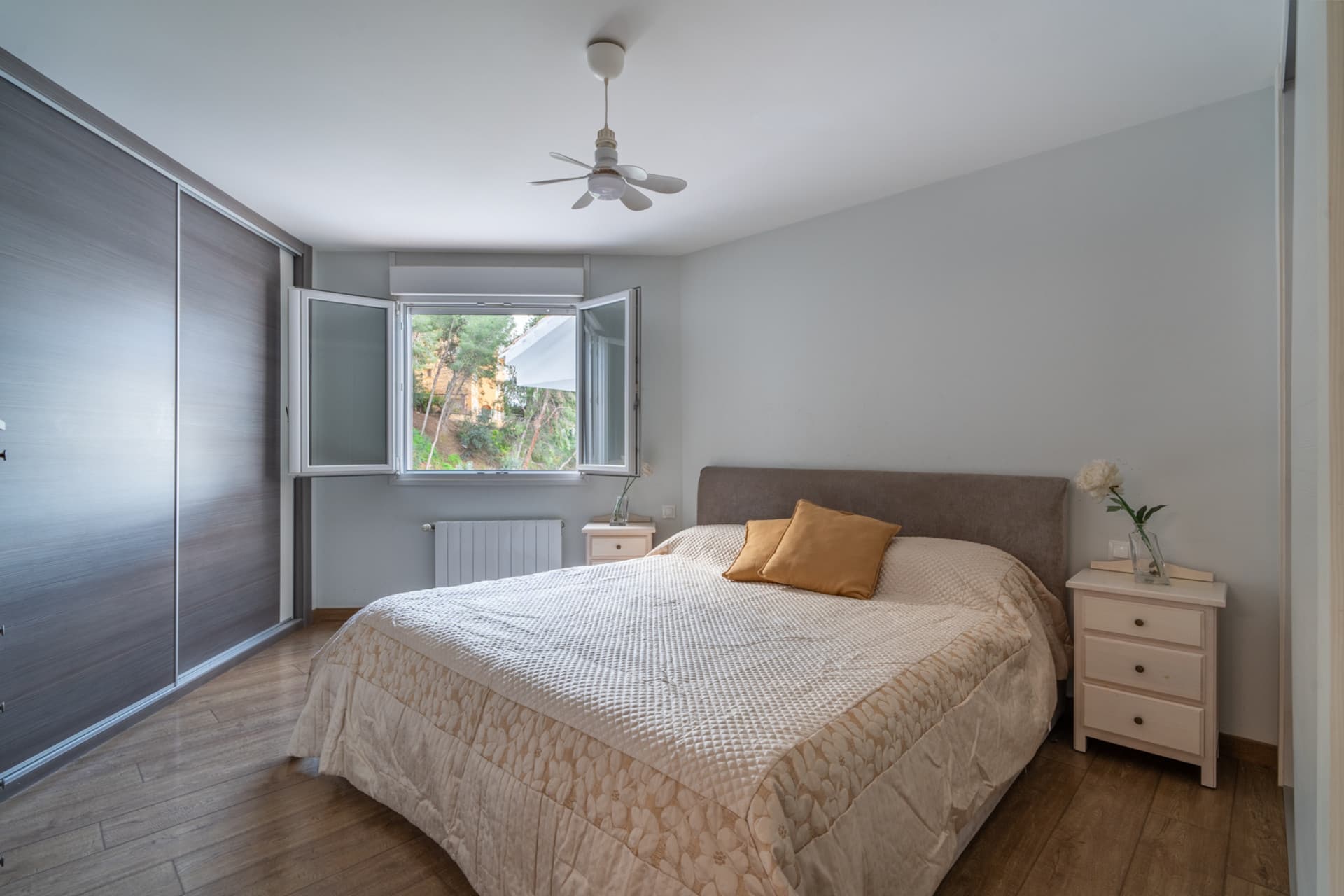 Villa with Panoramic Views in El Candado This property is located at the end of a quiet street without exit at the top of El Candado. Its location guarantees total privacy and offers one of the most clear views of the area, aba