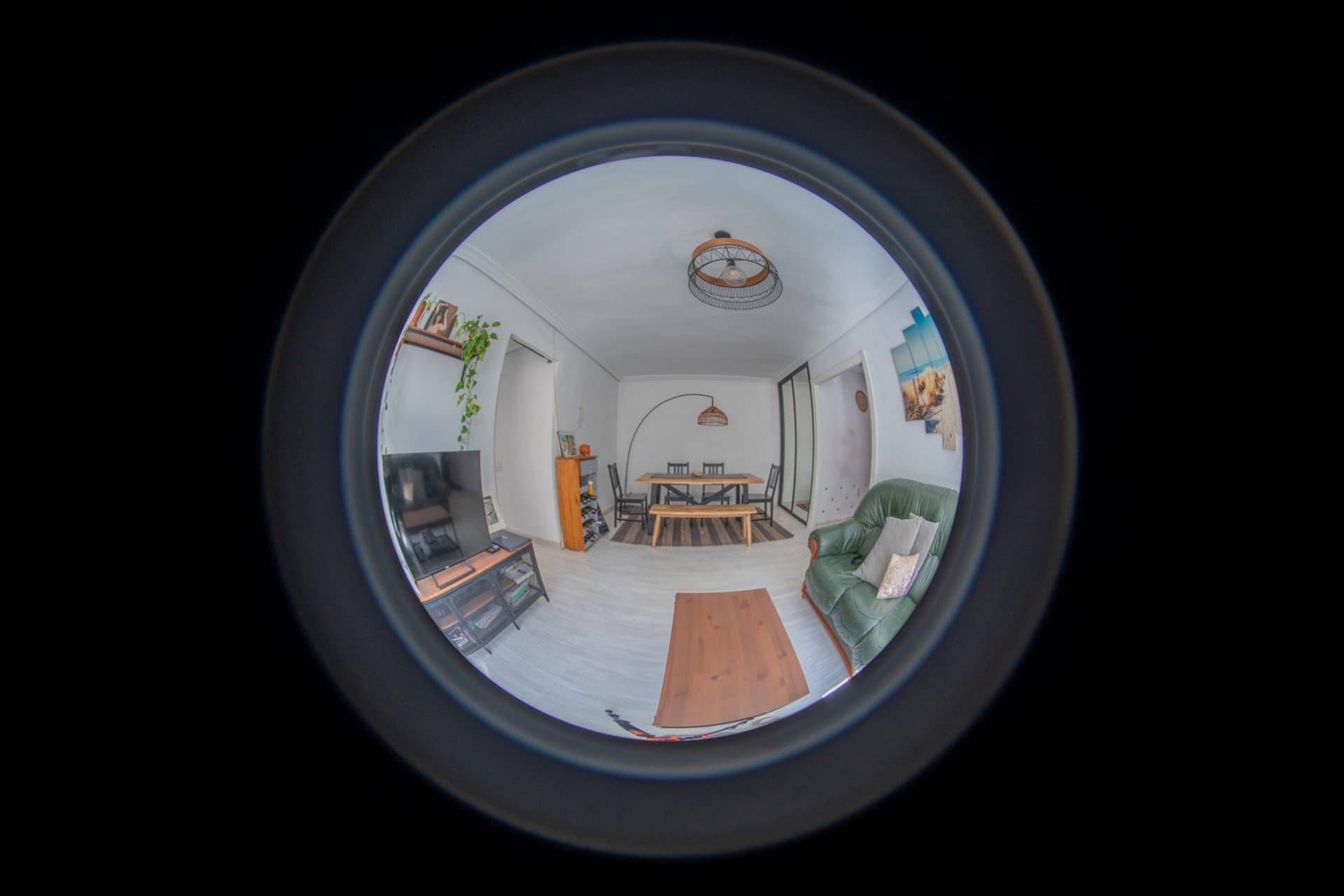 Opportunity in one of the most popular areas in Malaga! Fantastic house located in the area of Huelin, one of the most popular areas for its proximity to the sea and its excellent quality of life.