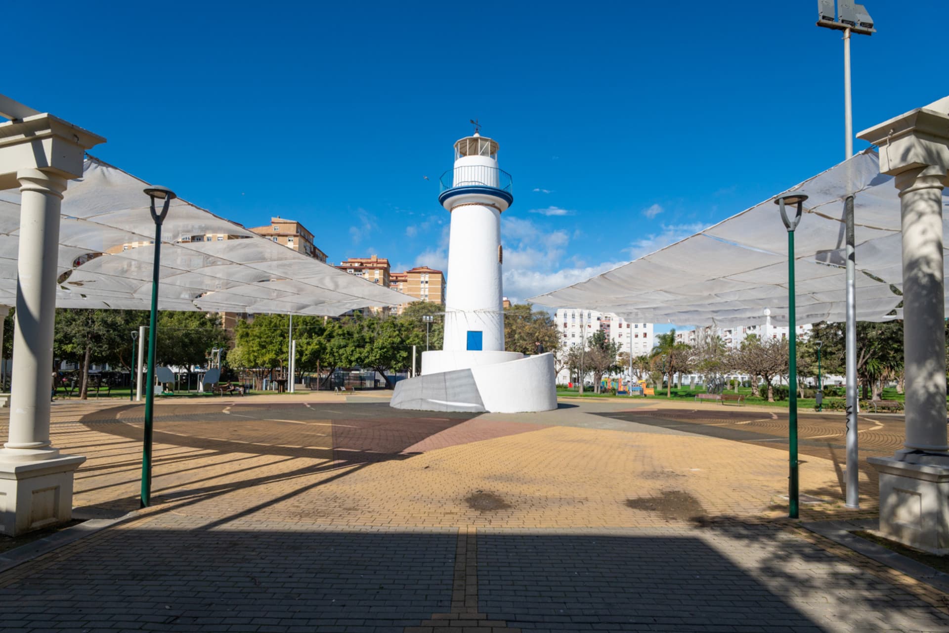Opportunity in one of the most popular areas in Malaga! Fantastic house located in the area of Huelin, one of the most popular areas for its proximity to the sea and its excellent quality of life.