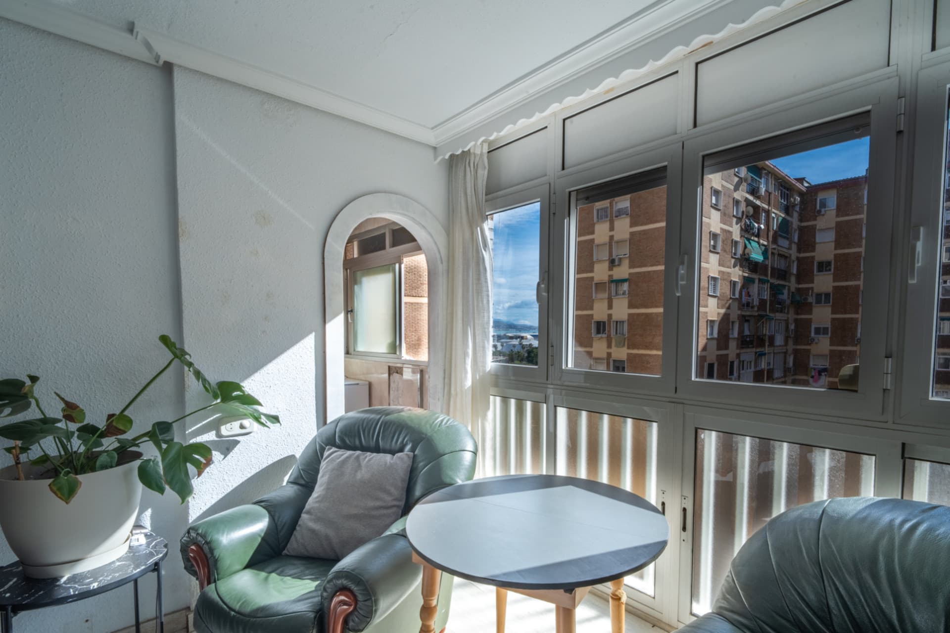 Opportunity in one of the most popular areas in Malaga! Fantastic house located in the area of Huelin, one of the most popular areas for its proximity to the sea and its excellent quality of life.
