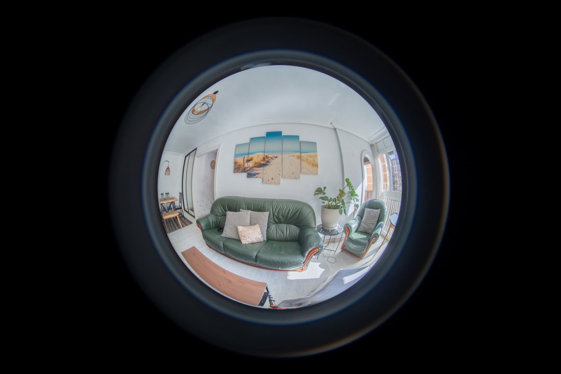 Opportunity in one of the most popular areas in Malaga! Fantastic house located in the area of Huelin, one of the most popular areas for its proximity to the sea and its excellent quality of life.