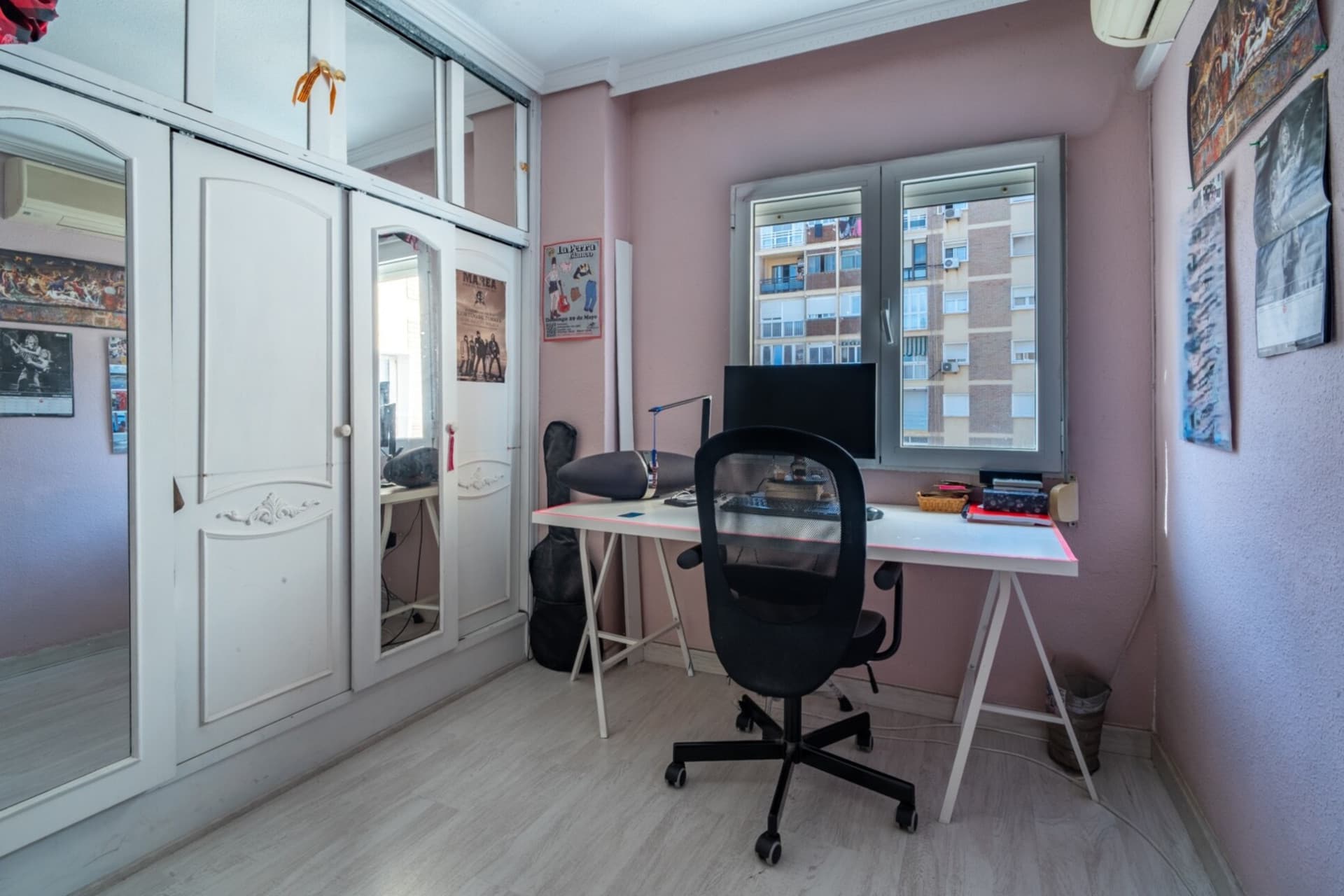 Opportunity in one of the most popular areas in Malaga! Fantastic house located in the area of Huelin, one of the most popular areas for its proximity to the sea and its excellent quality of life.