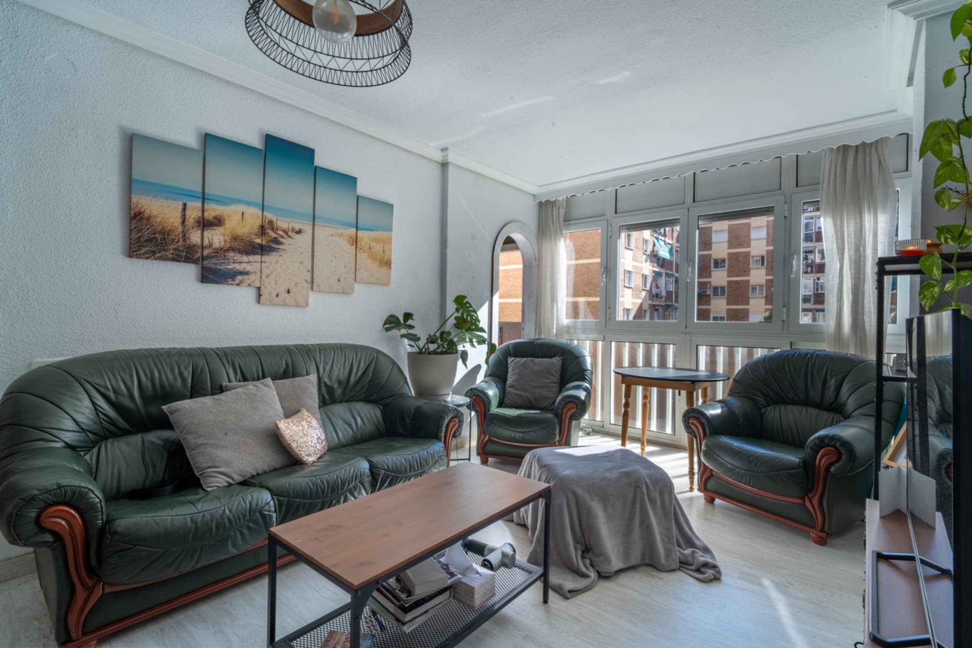 Opportunity in one of the most popular areas in Malaga! Fantastic house located in the area of Huelin, one of the most popular areas for its proximity to the sea and its excellent quality of life.