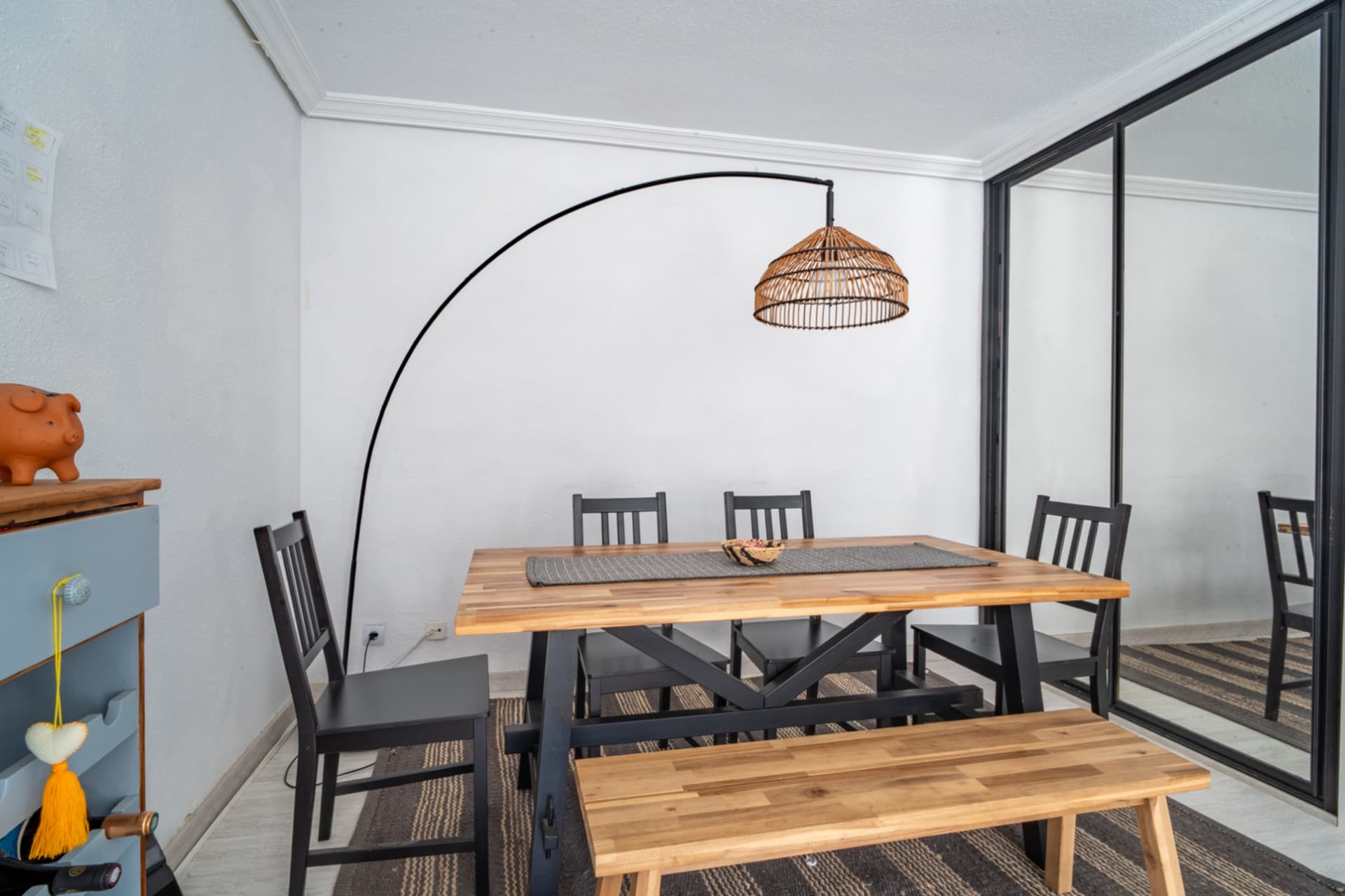 Opportunity in one of the most popular areas in Malaga! Fantastic house located in the area of Huelin, one of the most popular areas for its proximity to the sea and its excellent quality of life.