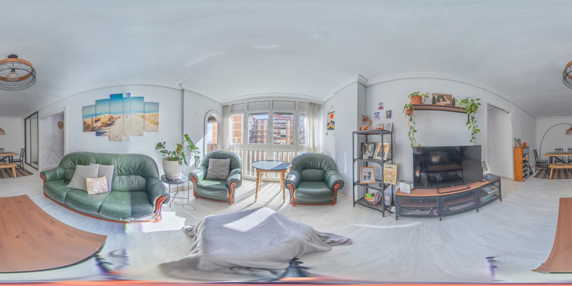 Opportunity in one of the most popular areas in Malaga! Fantastic house located in the area of Huelin, one of the most popular areas for its proximity to the sea and its excellent quality of life.