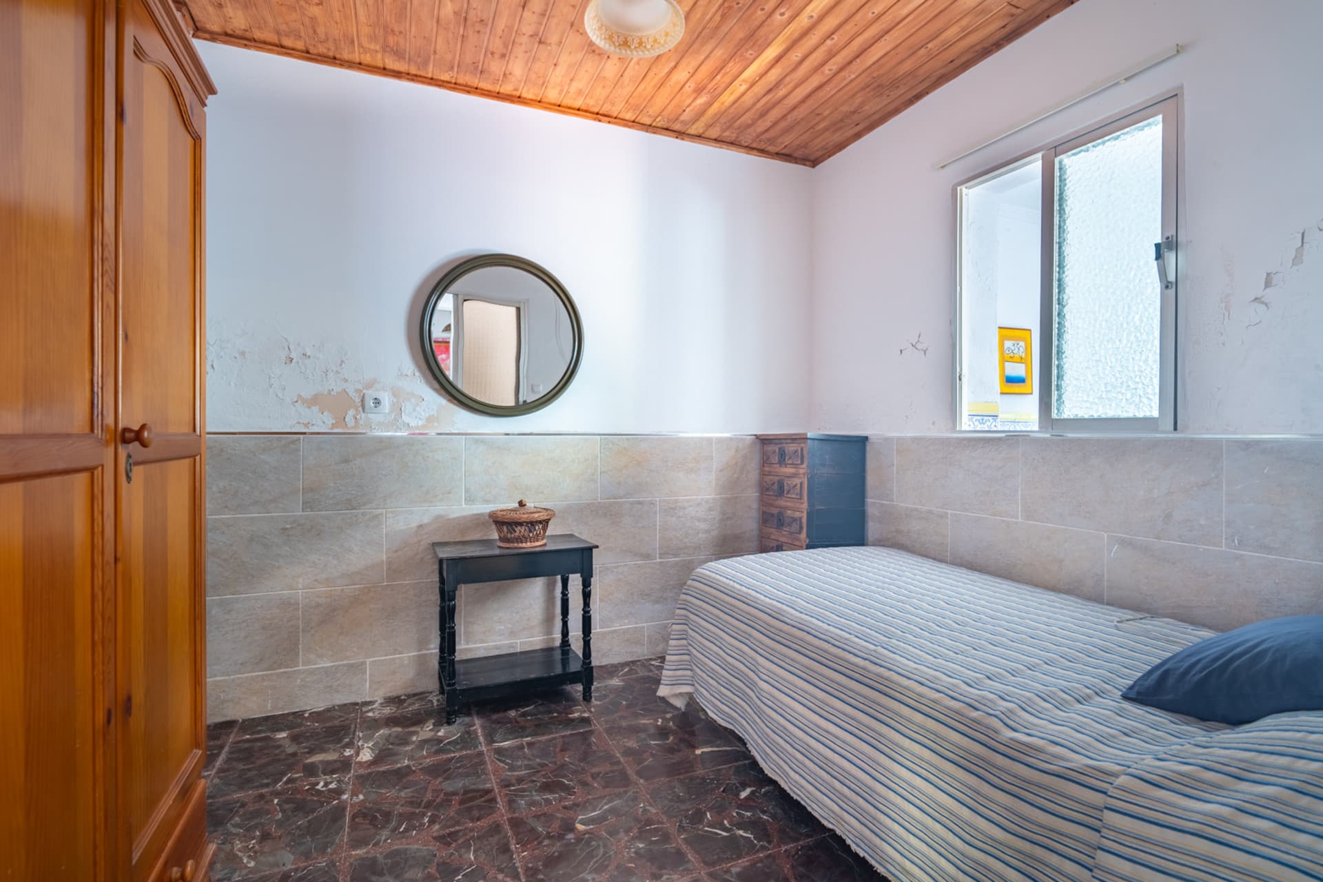 In the heart of El Palo, one of the most authentic and demanded areas of Malaga, is this unique property that breathes the sea charm of the city. Surrounded by traditional chiringuitos and a relaxed lifestyle by the sea.