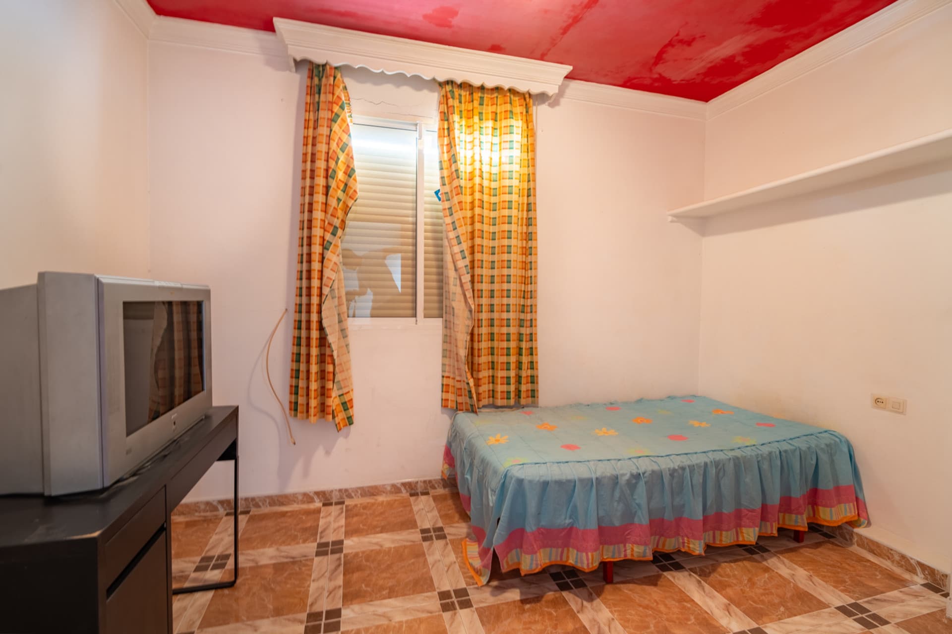 In the heart of El Palo, one of the most authentic and demanded areas of Malaga, is this unique property that breathes the sea charm of the city. Surrounded by traditional chiringuitos and a relaxed lifestyle by the sea.
