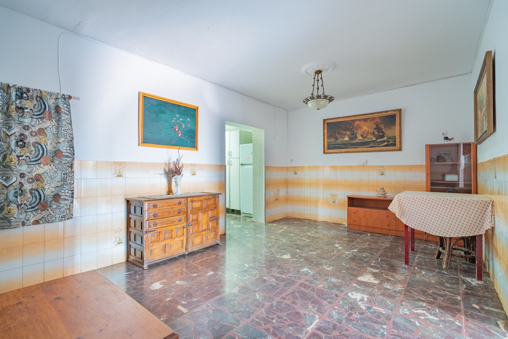 In the heart of El Palo, one of the most authentic and demanded areas of Malaga, is this unique property that breathes the sea charm of the city. Surrounded by traditional chiringuitos and a relaxed lifestyle by the sea.