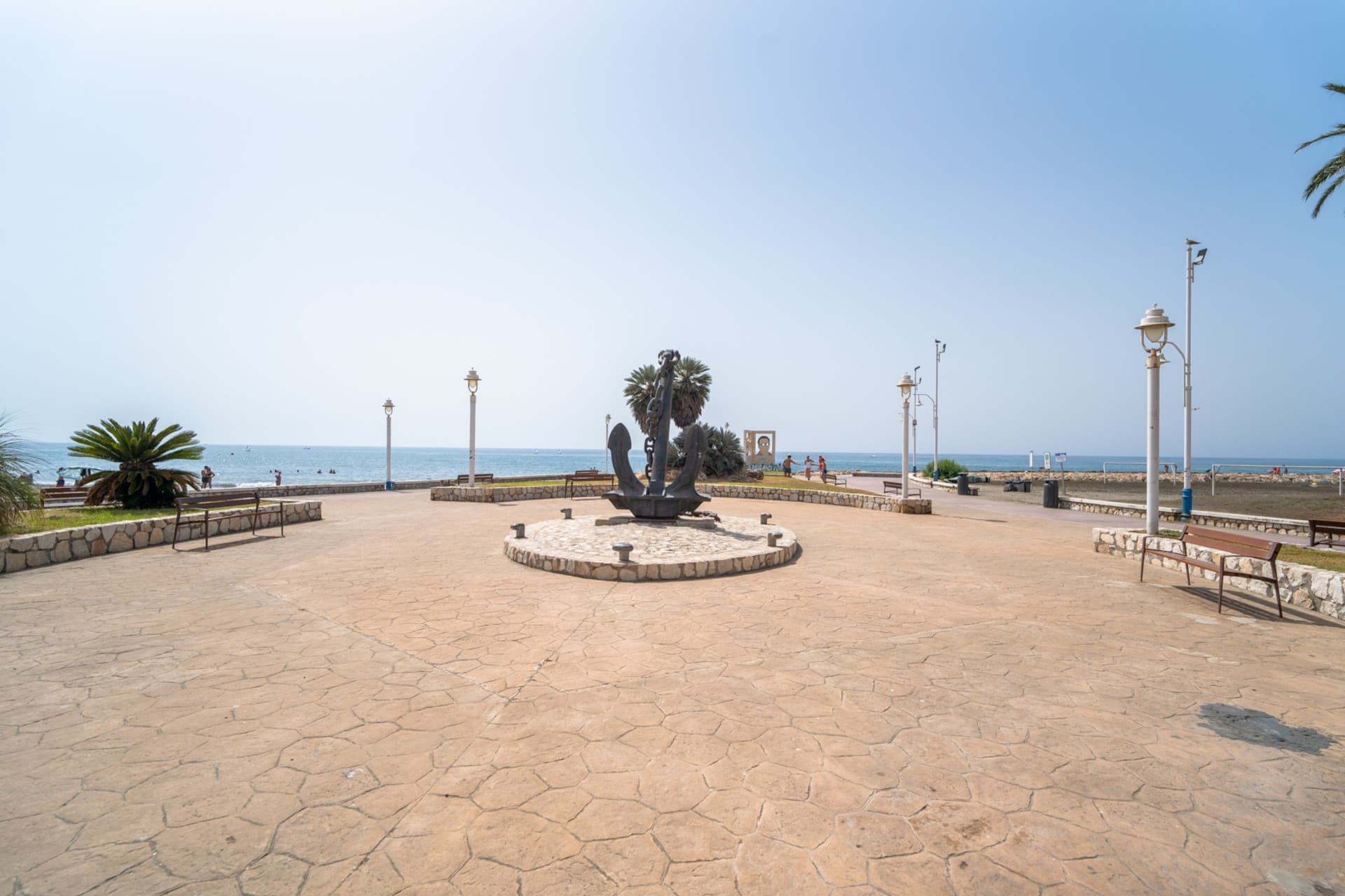In the heart of El Palo, one of the most authentic and demanded areas of Malaga, is this unique property that breathes the sea charm of the city. Surrounded by traditional chiringuitos and a relaxed lifestyle by the sea.