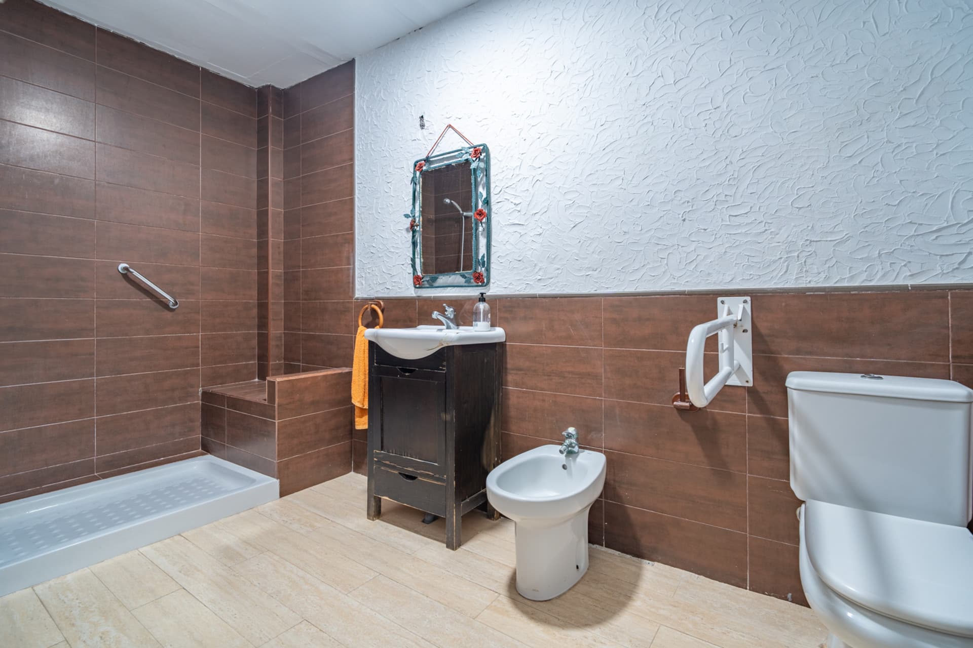 In the heart of El Palo, one of the most authentic and demanded areas of Malaga, is this unique property that breathes the sea charm of the city. Surrounded by traditional chiringuitos and a relaxed lifestyle by the sea.