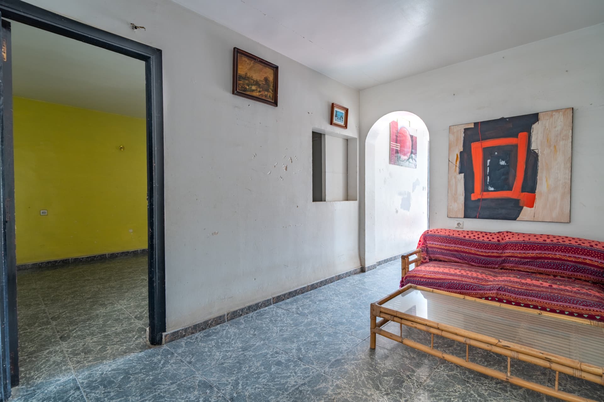 In the heart of El Palo, one of the most authentic and demanded areas of Malaga, is this unique property that breathes the sea charm of the city. Surrounded by traditional chiringuitos and a relaxed lifestyle by the sea.