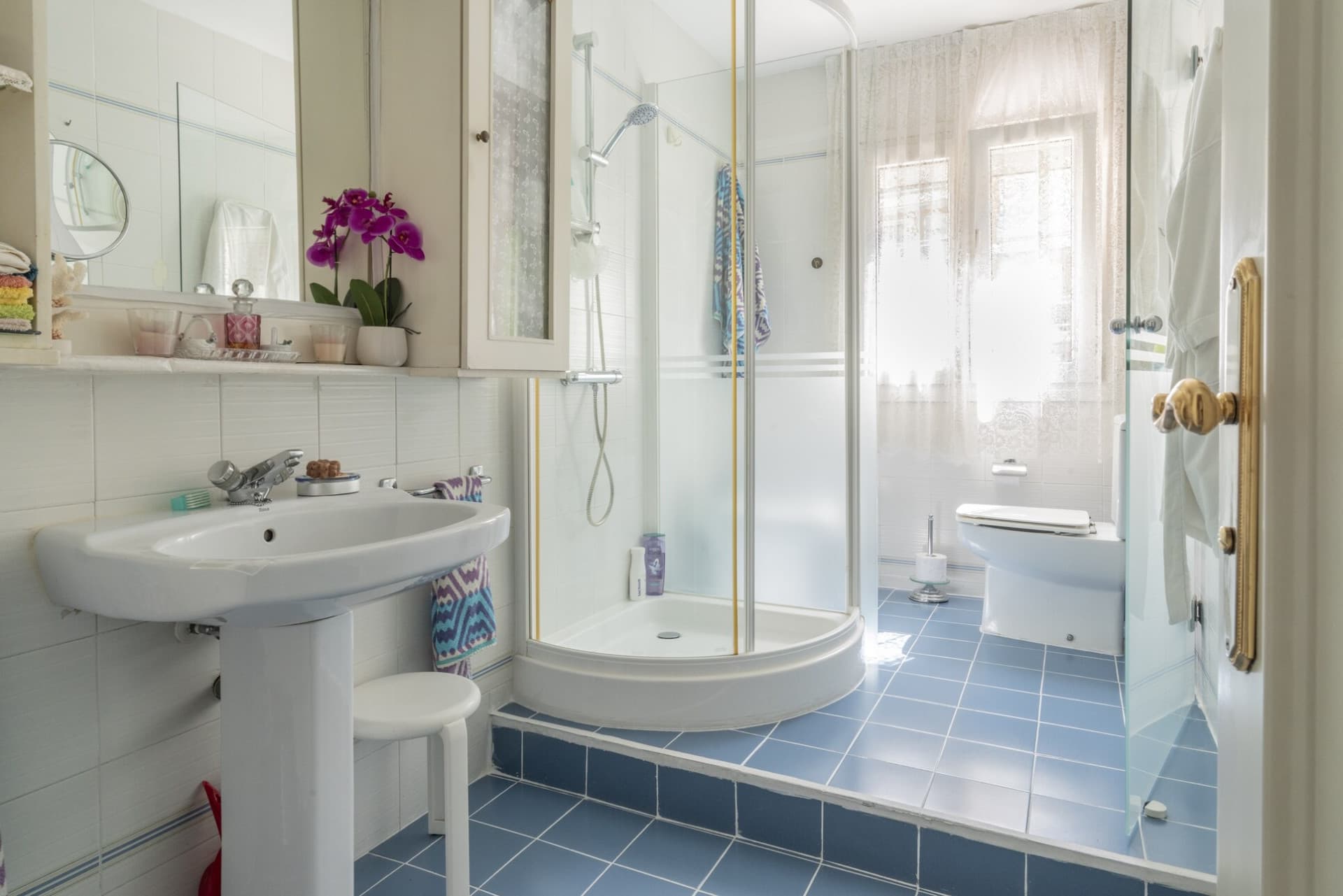 Located in one of the most sought after areas of Malaga, this spectacular house is located in the emblematic Paseo Marítimo Pablo Ruiz Picasso, 50 metres from the beach, offering unmatched views of the Mediterranean Sea.