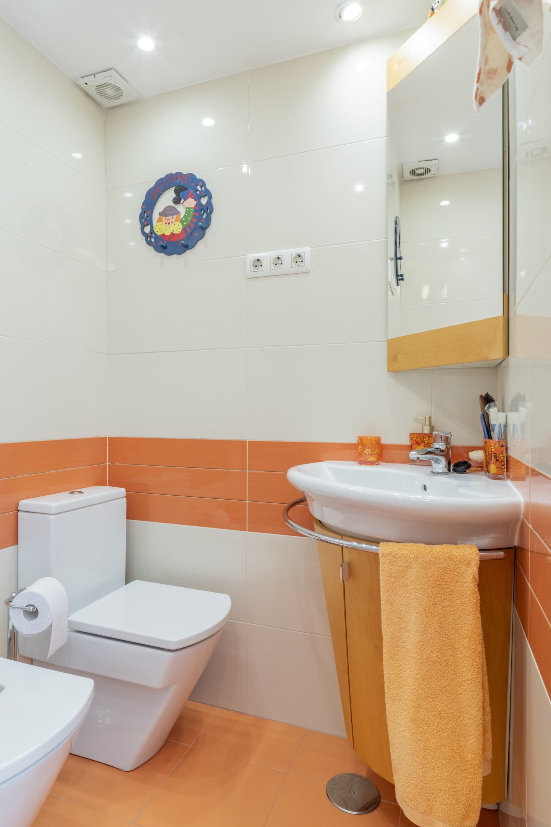 Located in one of the most sought after areas of Malaga, this spectacular house is located in the emblematic Paseo Marítimo Pablo Ruiz Picasso, 50 metres from the beach, offering unmatched views of the Mediterranean Sea.