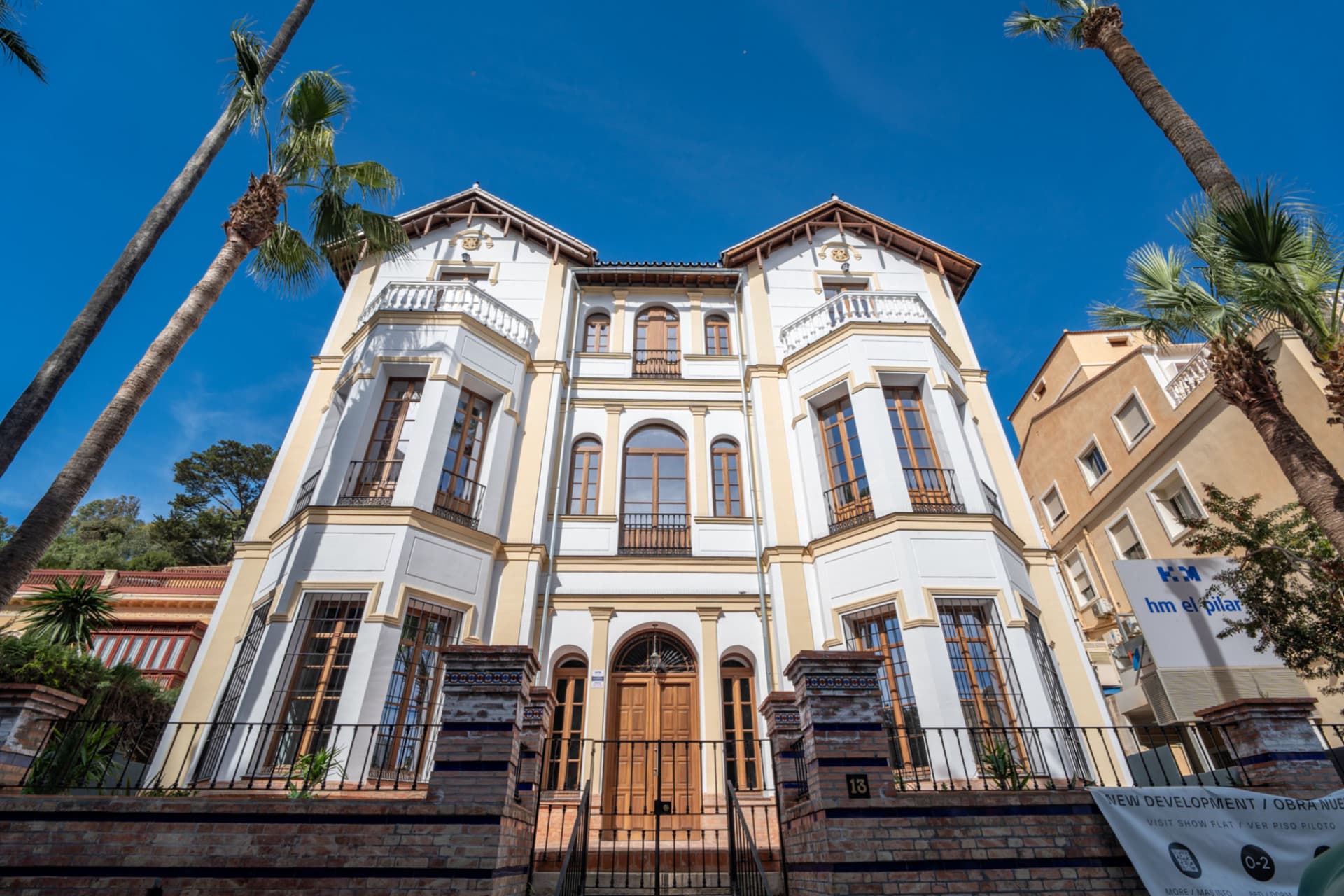 We present an exclusive one bedroom apartment, a bathroom and a toilet, located in one of the most distinguished promotions in Malaga.
