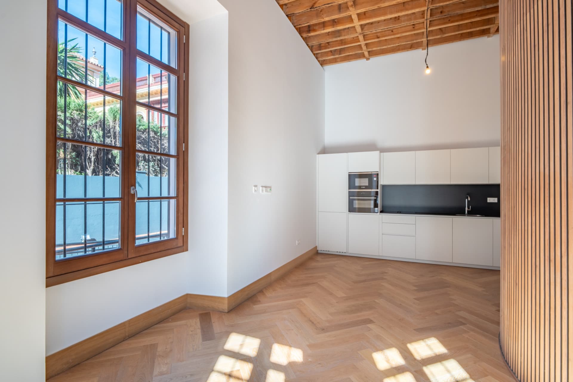 We present an exclusive one bedroom apartment, a bathroom and a toilet, located in one of the most distinguished promotions in Malaga.