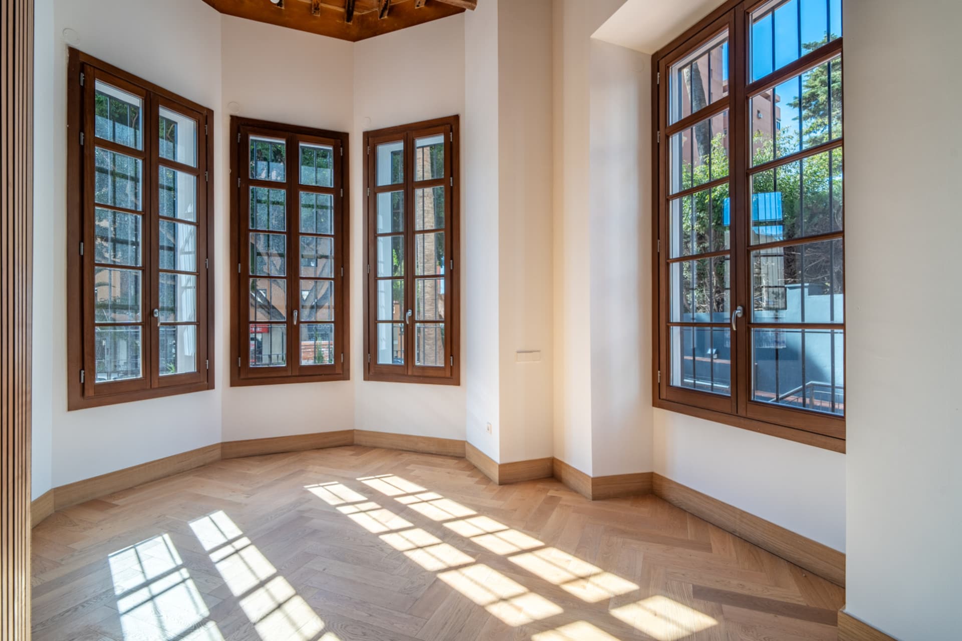 We present an exclusive one bedroom apartment, a bathroom and a toilet, located in one of the most distinguished promotions in Malaga.
