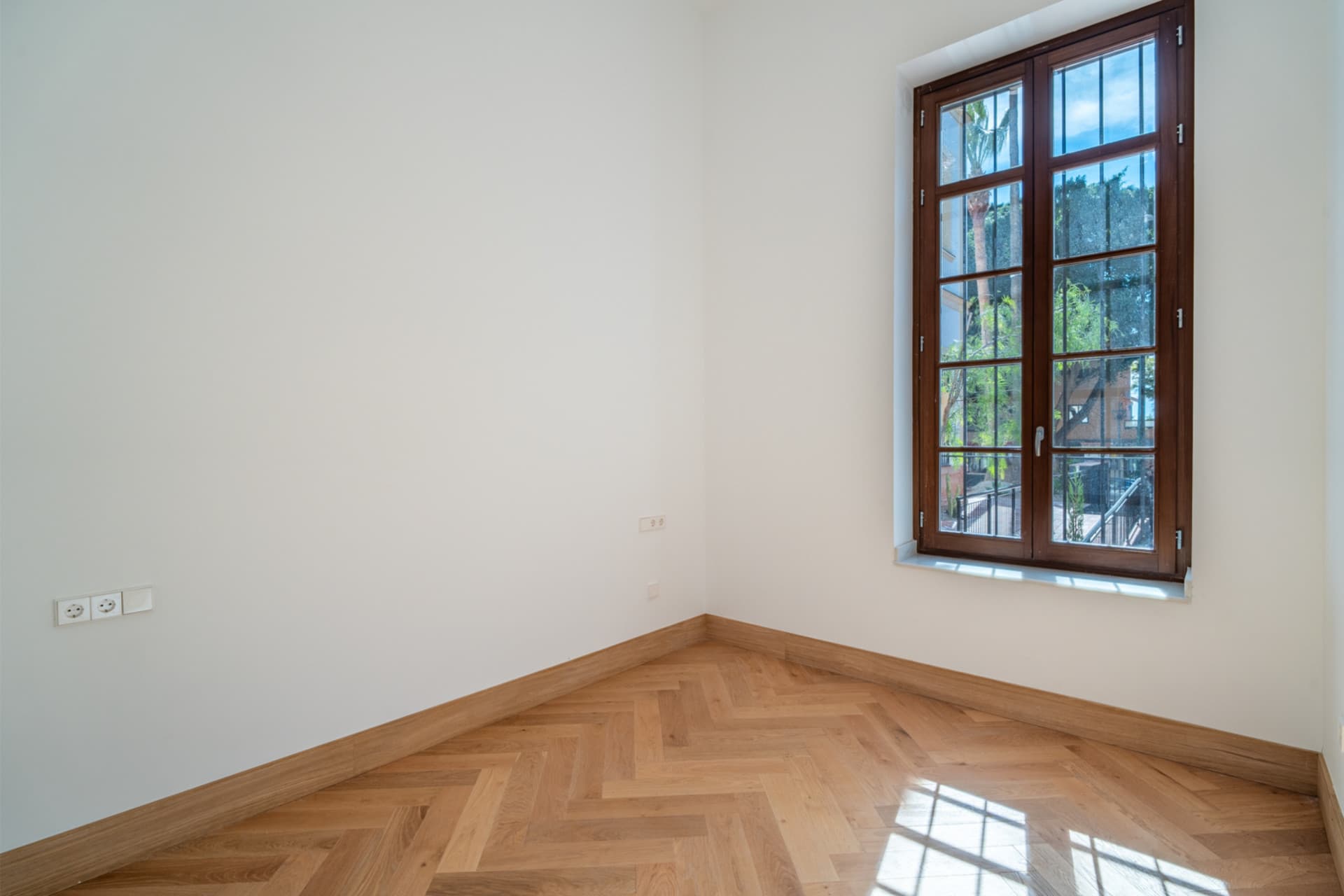 We present an exclusive studio apartment with a full bathroom, located in one of the most distinguished promotions in Malaga.