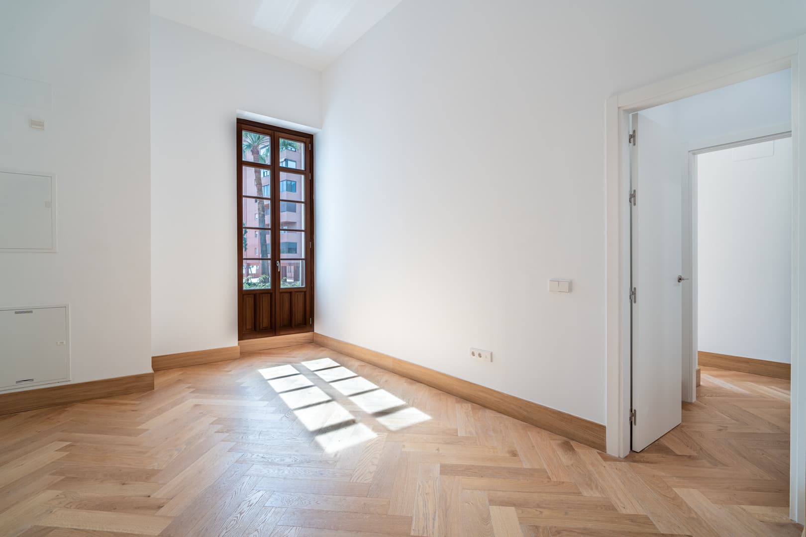 We present an exclusive one bedroom apartment, a bathroom and a toilet, located in one of the most distinguished promotions in Malaga.