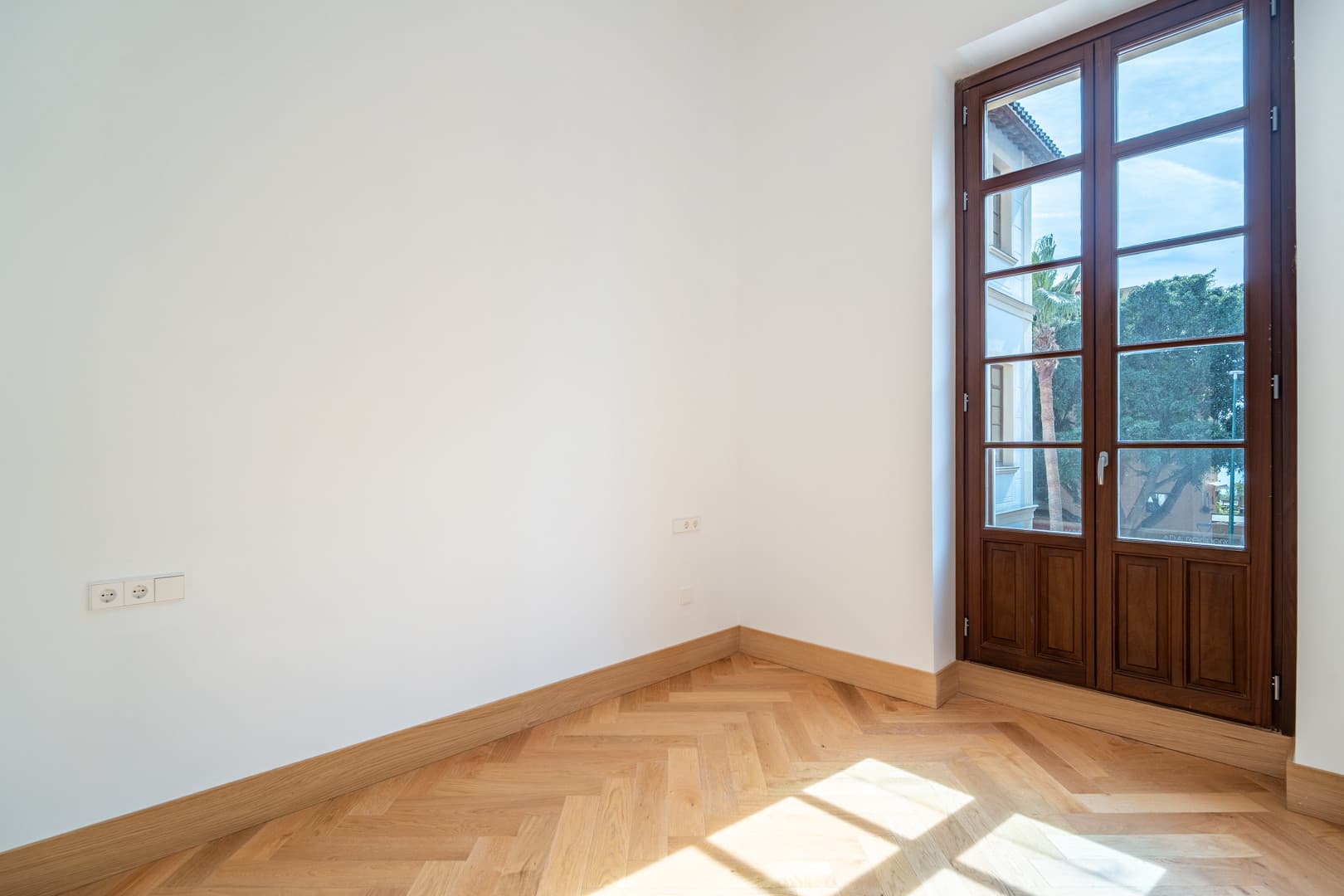 We present an exclusive one bedroom apartment, a bathroom and a toilet, located in one of the most distinguished promotions in Malaga.