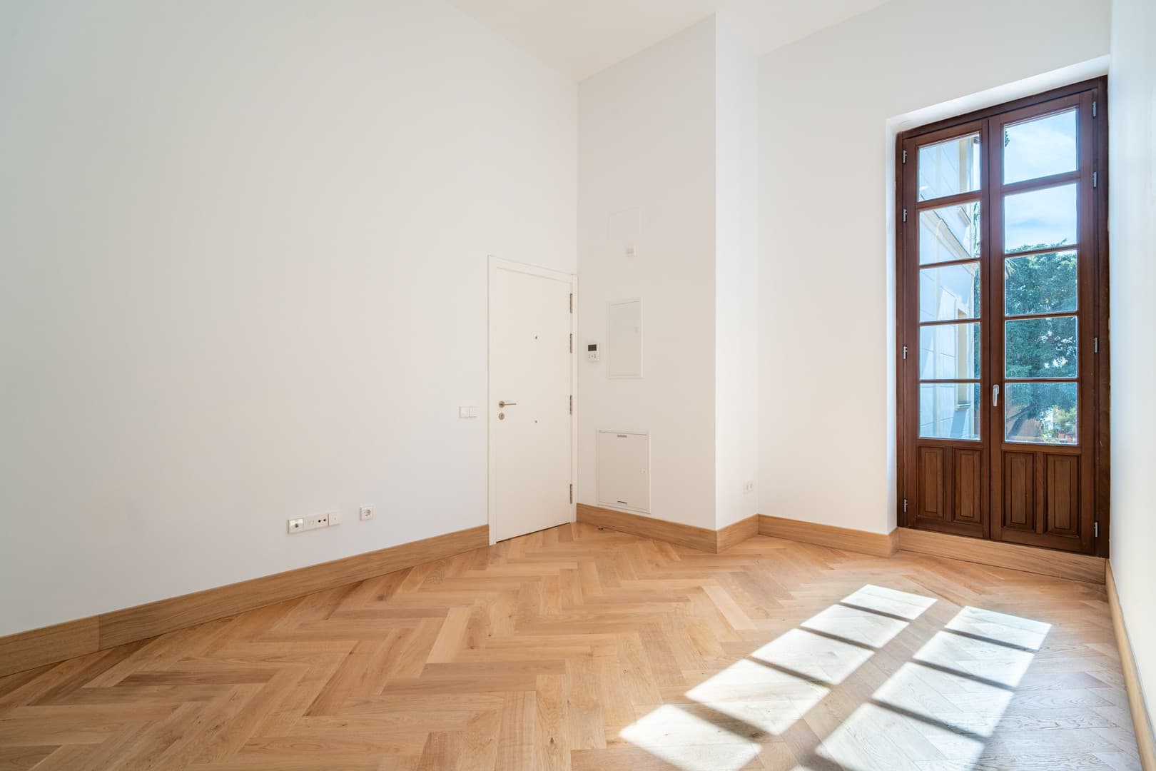 We present an exclusive one bedroom apartment, a bathroom and a toilet, located in one of the most distinguished promotions in Malaga.