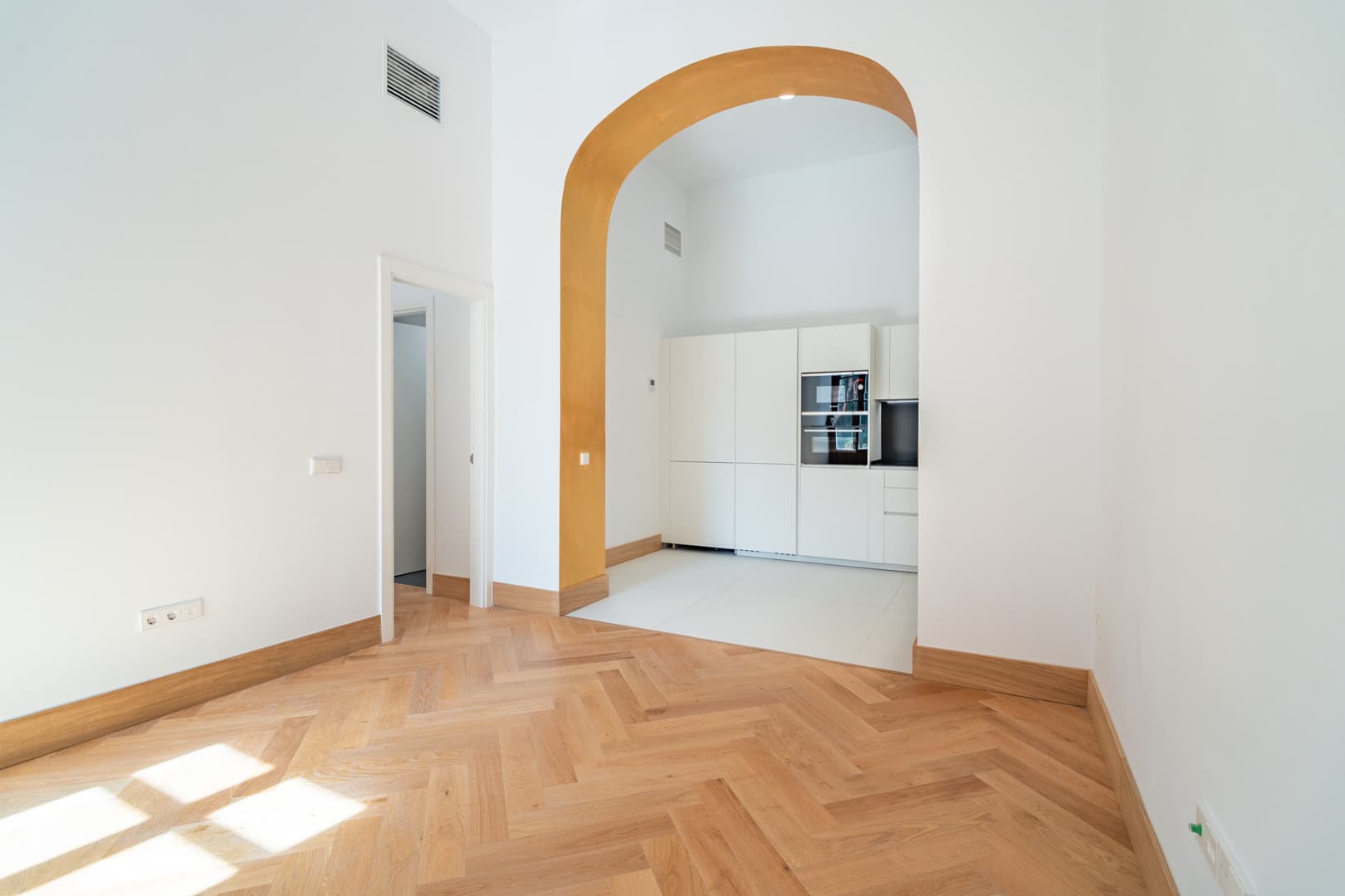 We present an exclusive one bedroom apartment, a bathroom and a toilet, located in one of the most distinguished promotions in Malaga.