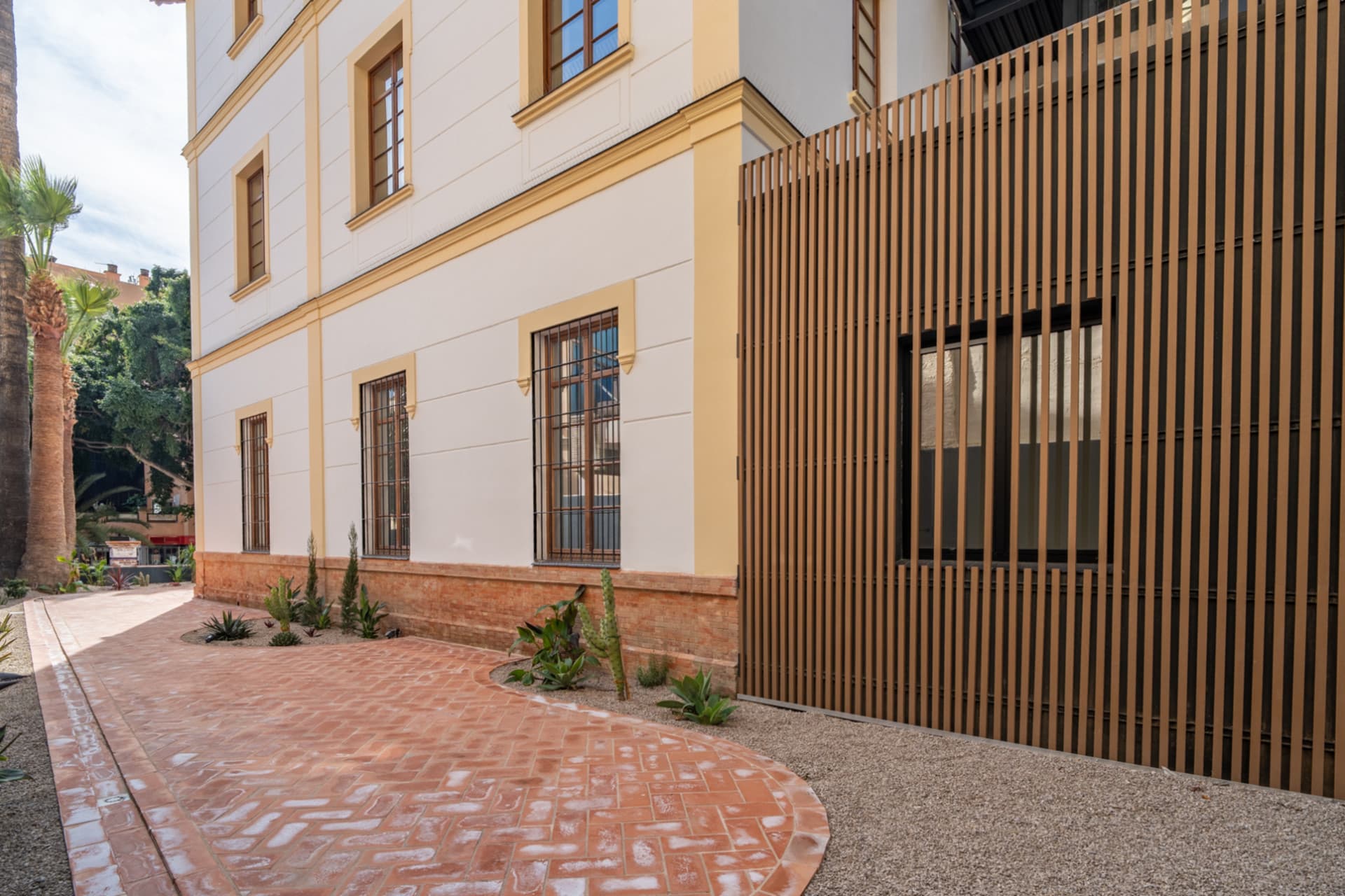 We present an exclusive one bedroom apartment, a bathroom and a toilet, located in one of the most distinguished promotions in Malaga.