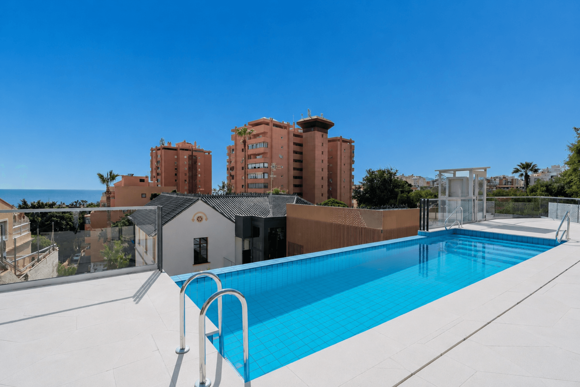 We present an exclusive one bedroom apartment, a bathroom and a toilet, located in one of the most distinguished promotions in Malaga.