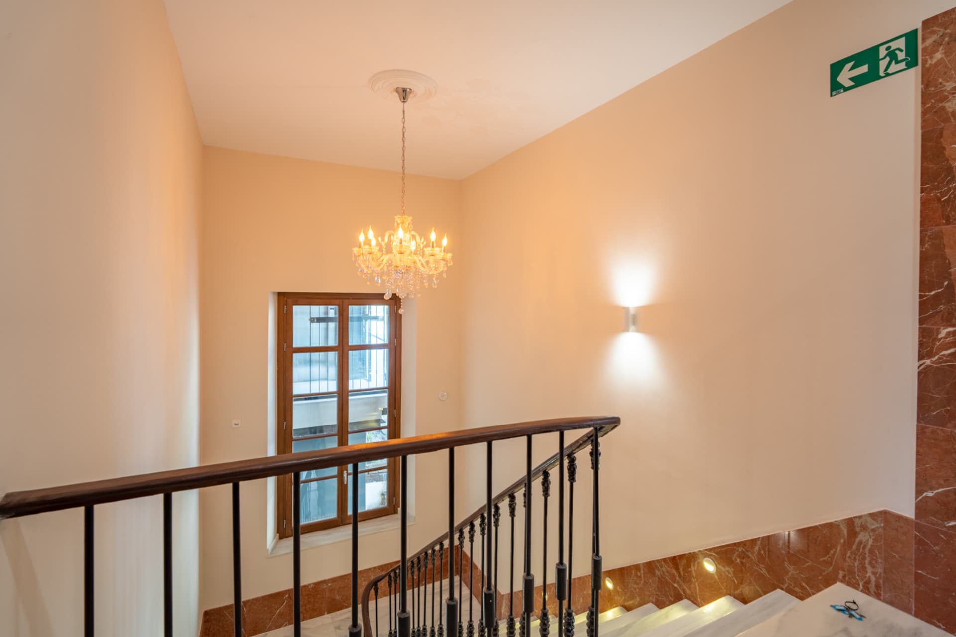 We present an exclusive one bedroom apartment, a bathroom and a toilet, located in one of the most distinguished promotions in Malaga.