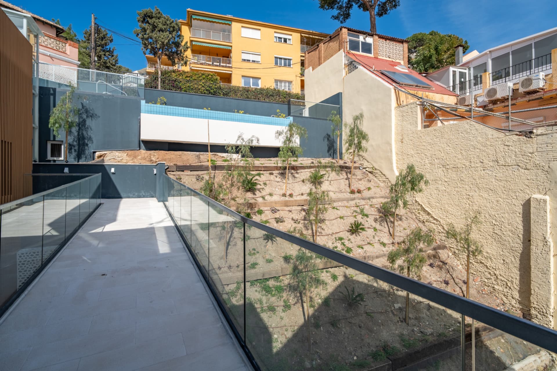 We present an exclusive one bedroom apartment, a bathroom and a toilet, located in one of the most distinguished promotions in Malaga.