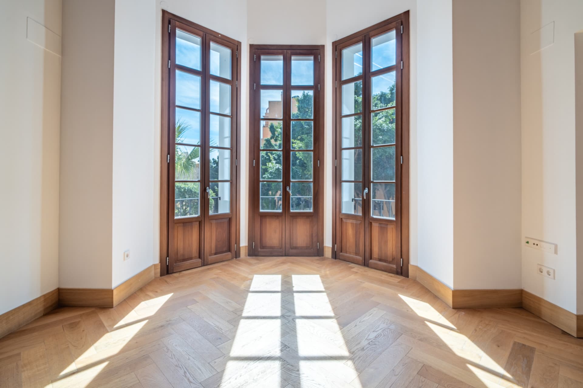We present an exclusive studio with full bathroom, located in one of the most prestigious promotions in Malaga.