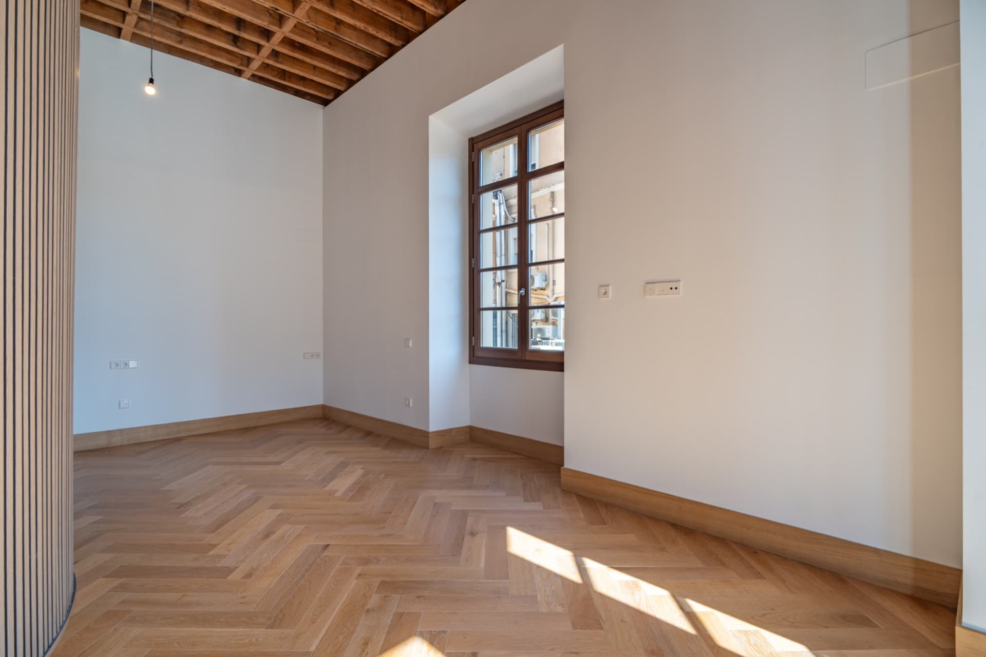 We present an exclusive studio with full bathroom, located in one of the most prestigious promotions in Malaga.