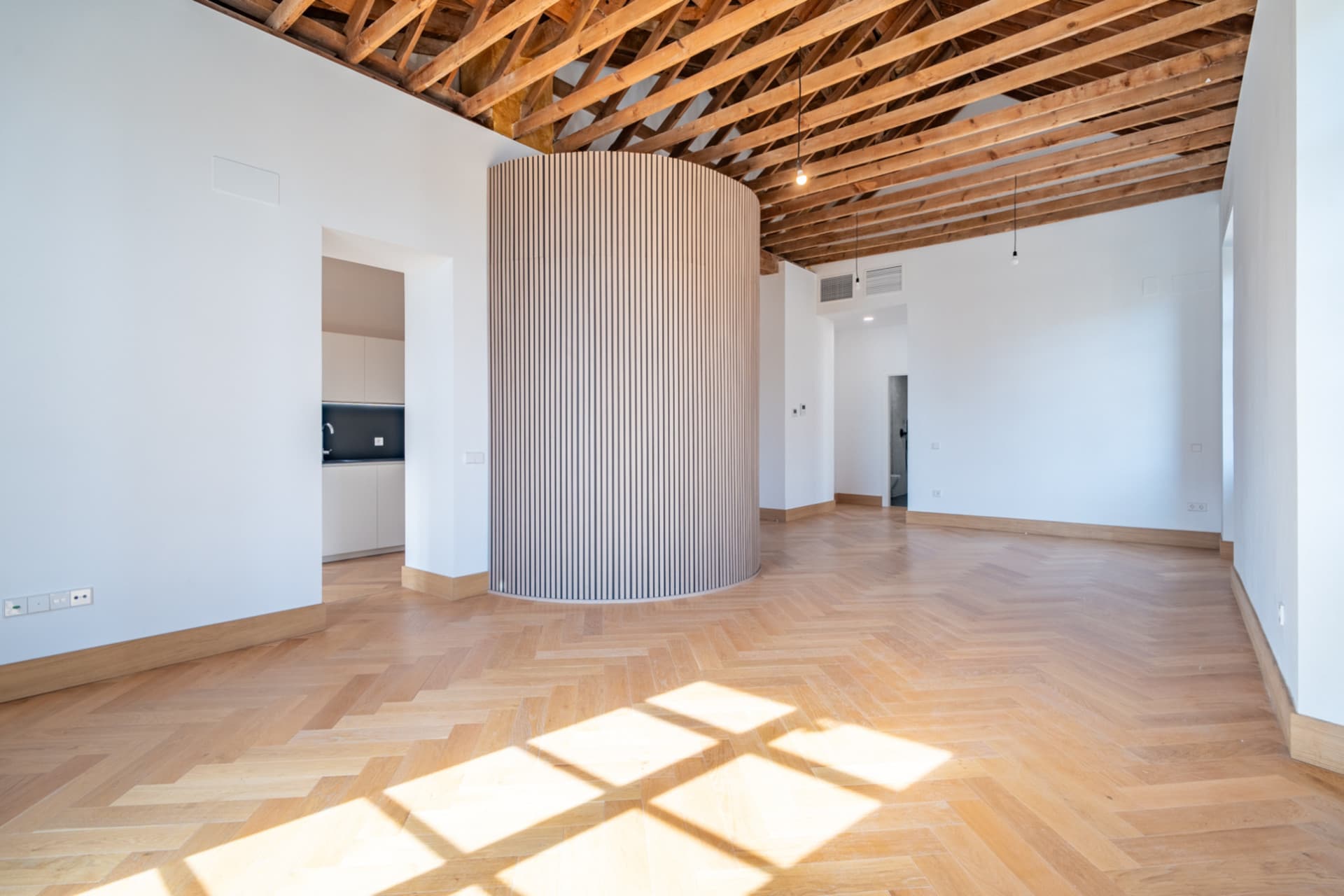 We present an exclusive two bedroom apartment, a bathroom and a toilet, located in one of the most distinguished promotions of Malaga.
