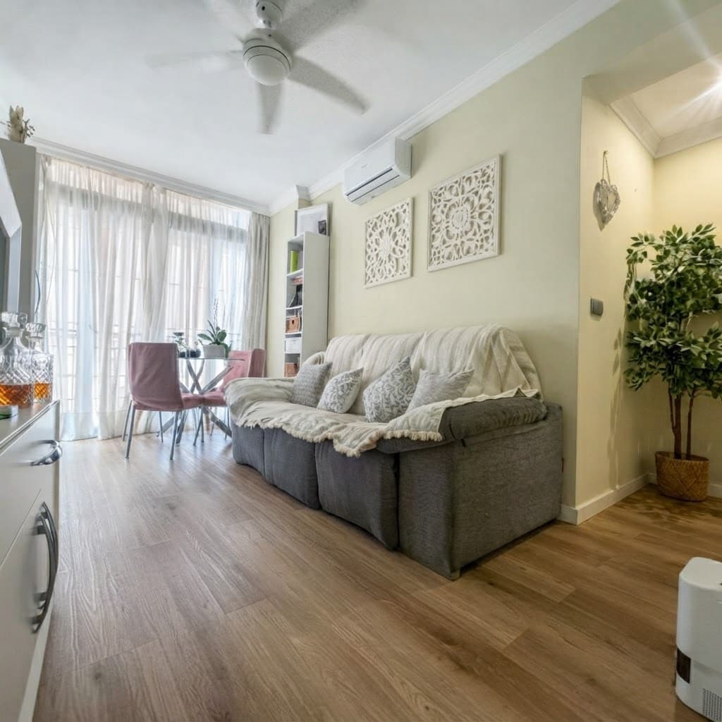 Lägenhet med 3 sovrum i området El Ejido. Endast 10 minuter från centrum!