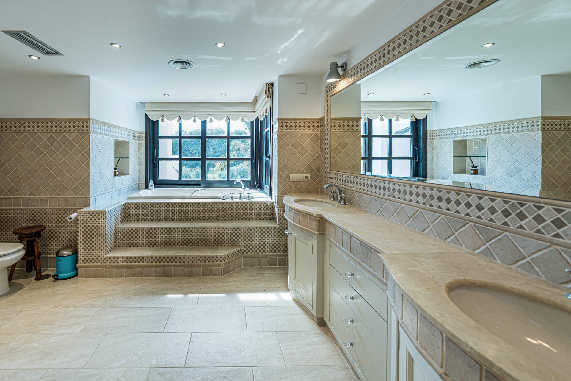 Elegant Andalusian Home with Golf Views in El Paraíso