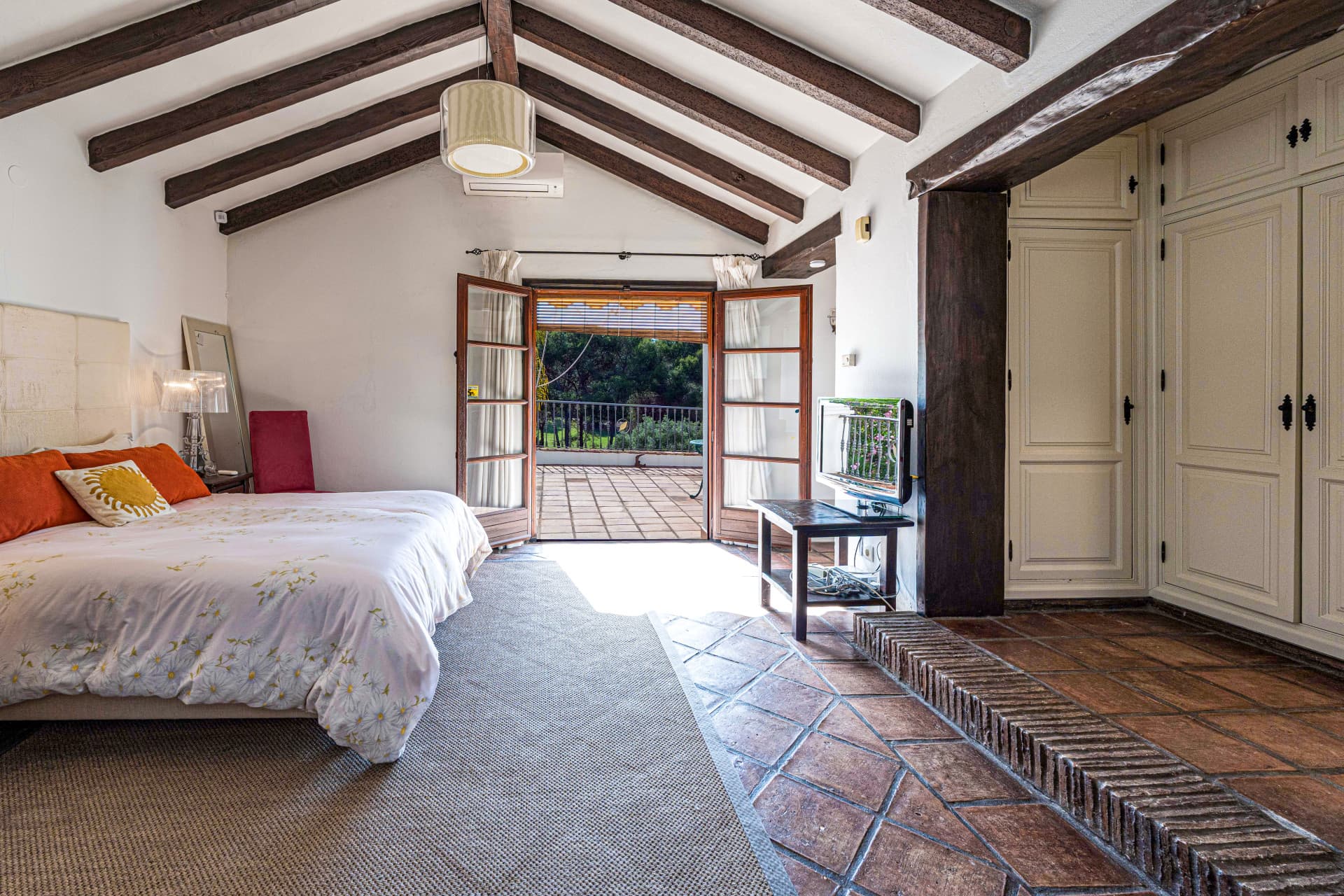 Elegant Andalusian Home with Golf Views in El Paraíso