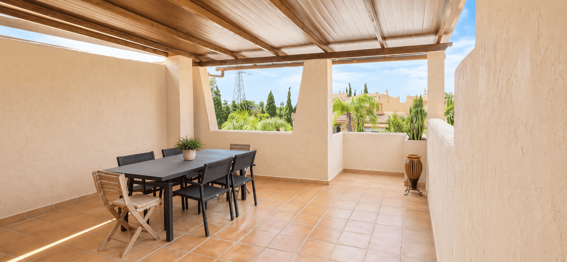 Exclusive Corner Townhouse in Oasis de Nagüeles – Marbella’s Prestigious Golden Mile