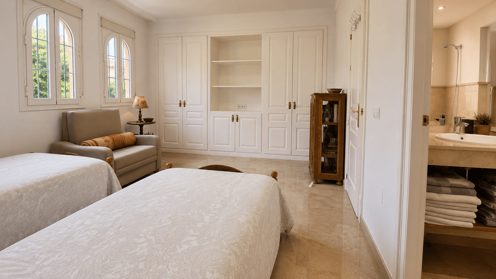 Exclusive Corner Townhouse in Oasis de Nagüeles – Marbella’s Prestigious Golden Mile