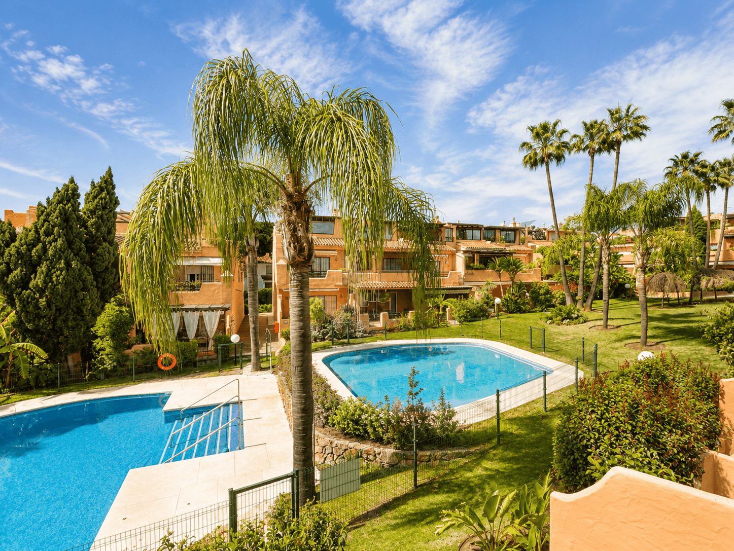 Exclusive Corner Townhouse in Oasis de Nagüeles – Marbella’s Prestigious Golden Mile