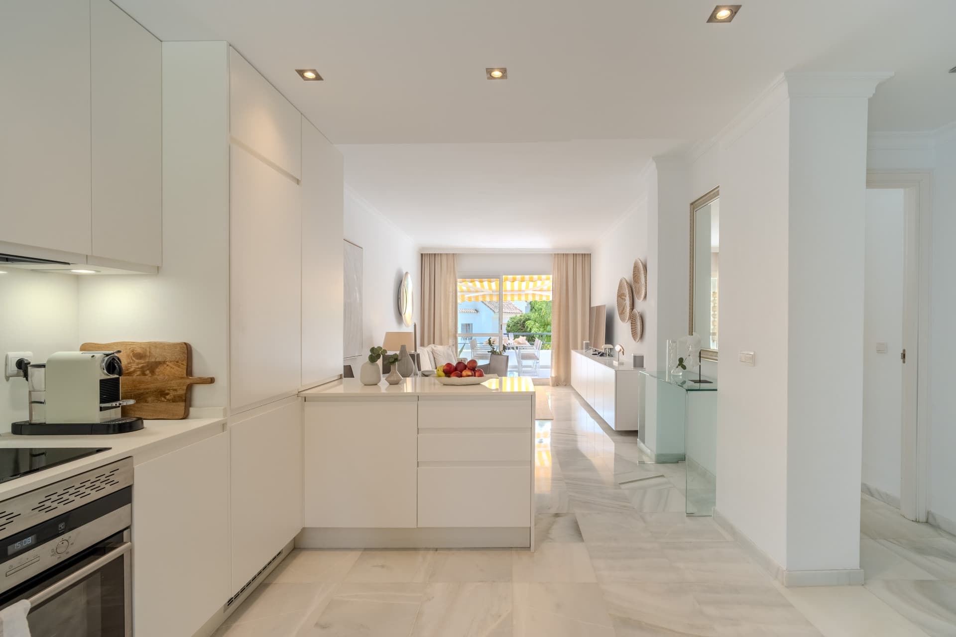 Elegante apartamento en el corazón de Nueva Andalucia – Aloha.